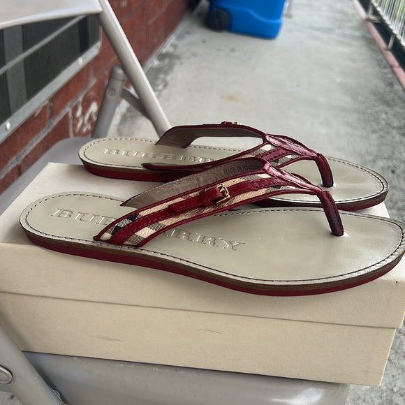 Burberry Aldermary Haymarket Flip Flop Sandal - Picture 5 of 6